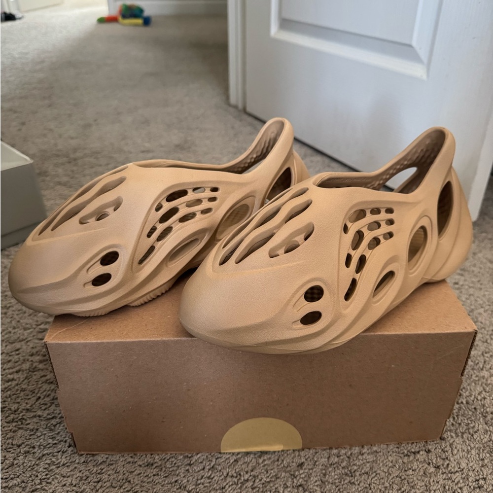 Adidas Yeezy Foam Runners - Taupe